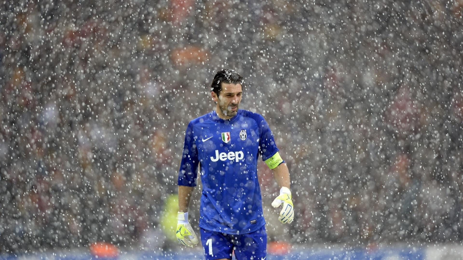 欧冠焦点战，纽卡斯尔联对阵PSV埃因霍温，战术对决与比分前瞻