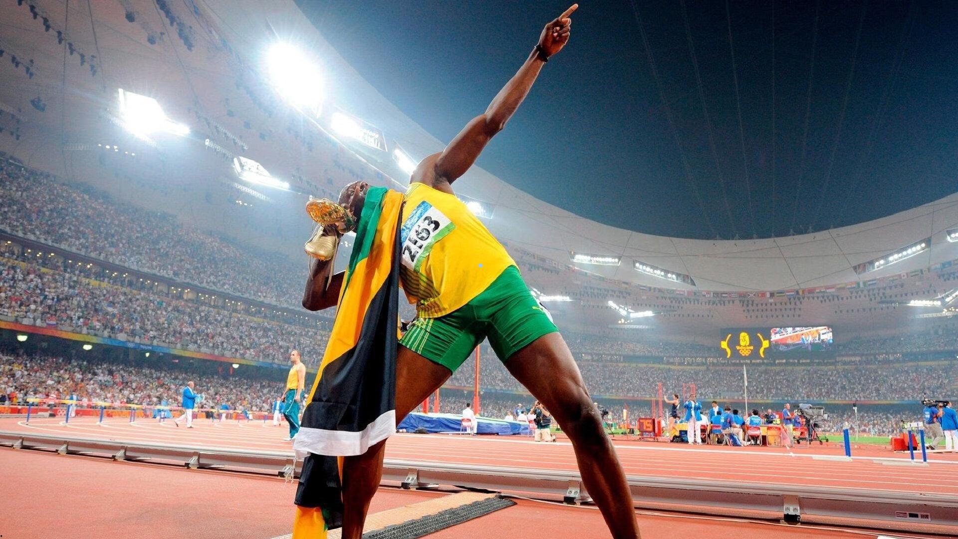 西班牙低级别赛场意外，球员碰撞裁判遭直接红牌驱逐